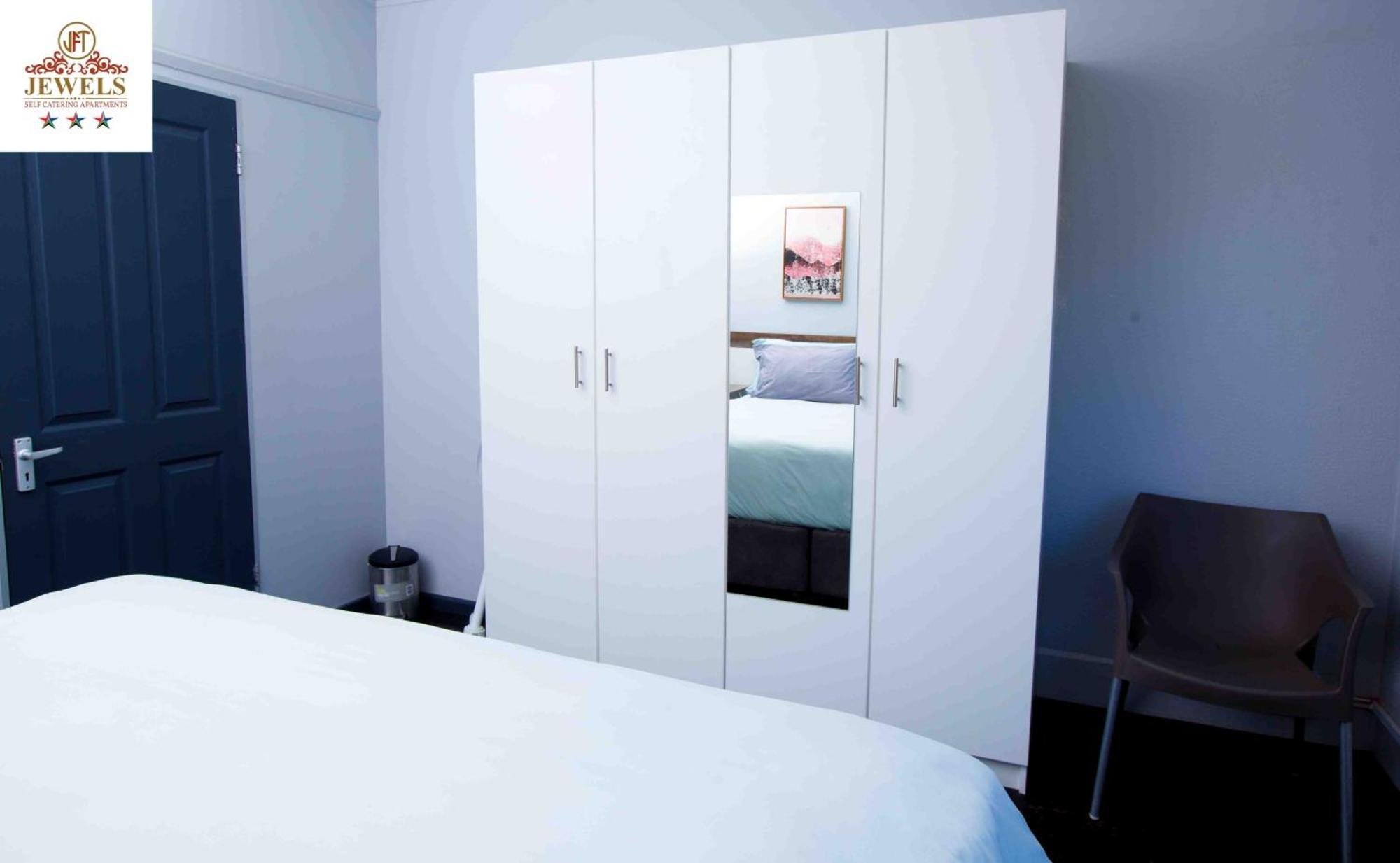 Jft Self Catering Units Bed & Breakfast Източен Лондон Екстериор снимка