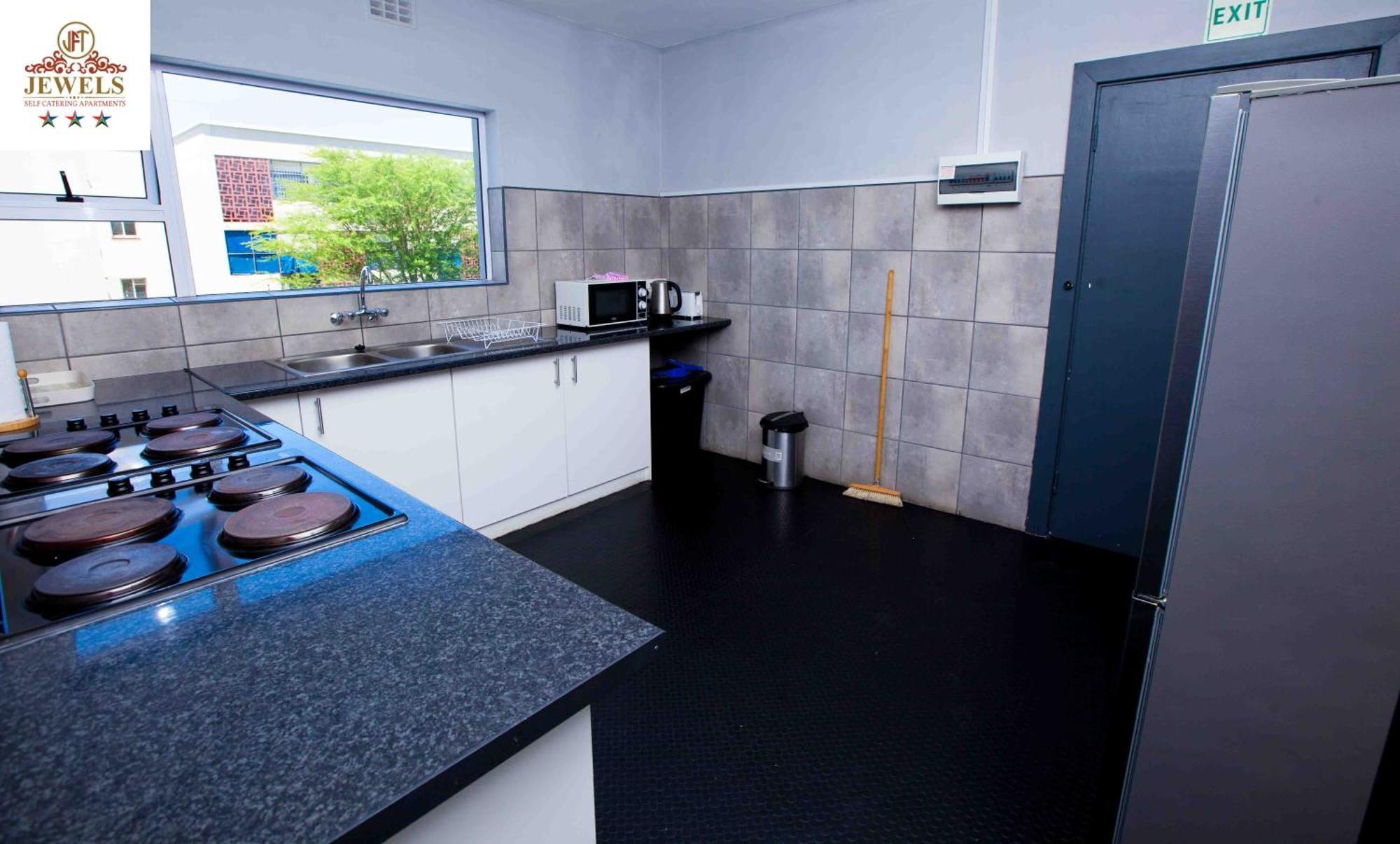 Jft Self Catering Units Bed & Breakfast Източен Лондон Екстериор снимка